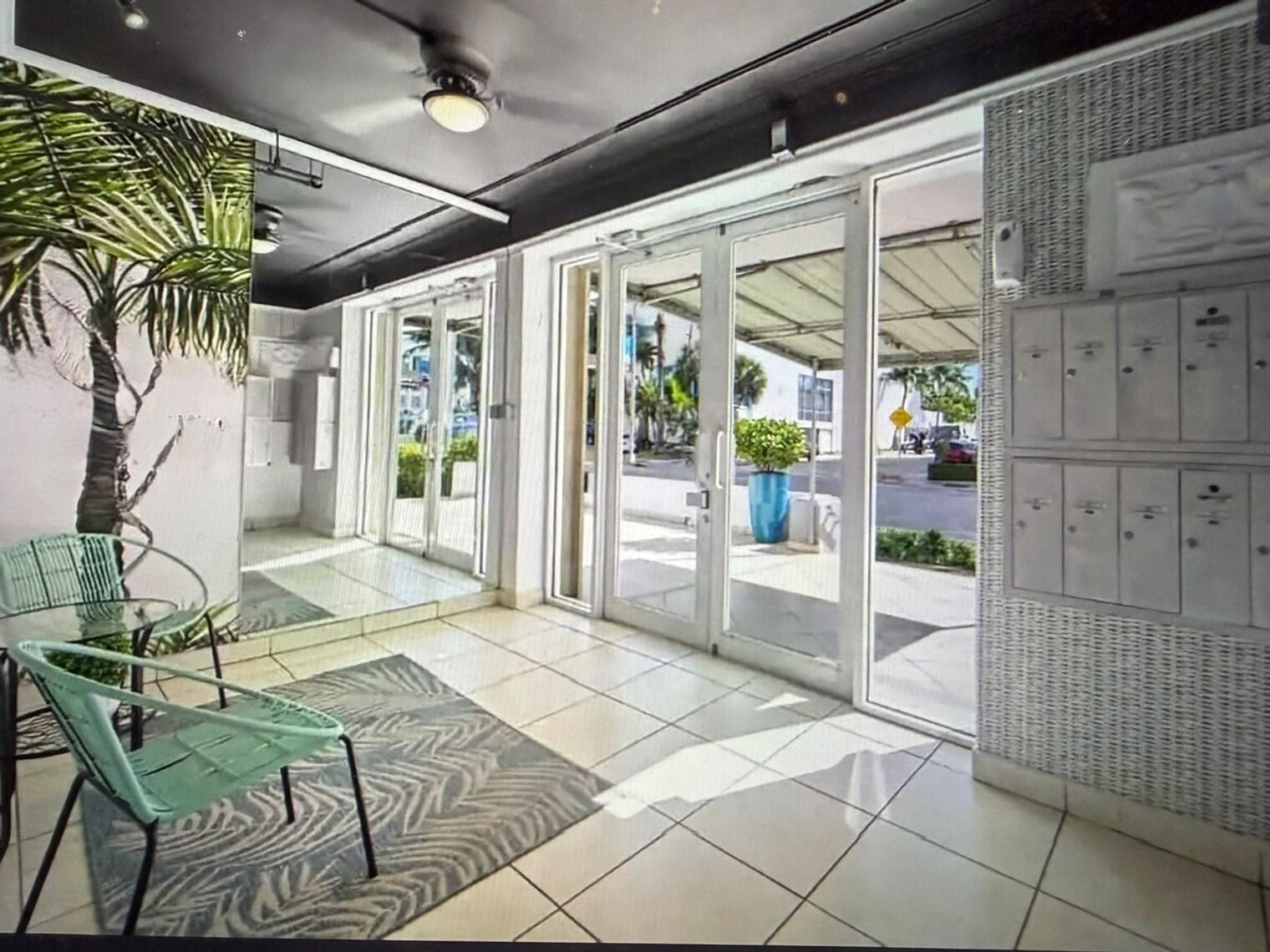 Building Photo - 3010 Collins Ave