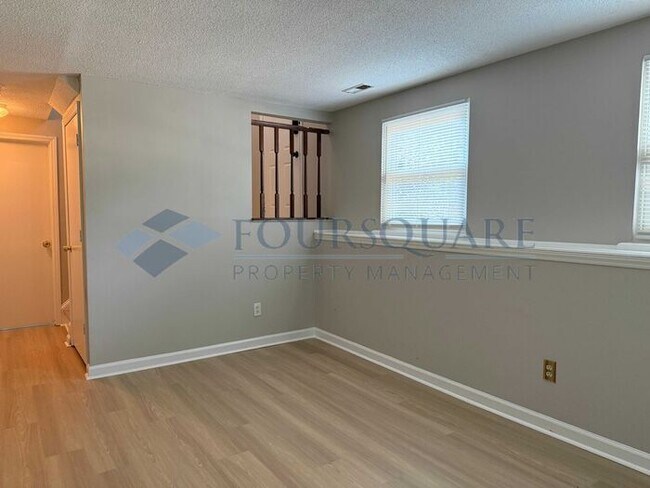 Building Photo - Cozy 4-Bed / 2-Bath Home with Main-Level Bedrooms, Large Backyard & Corner Lot , Near Shelley Lake