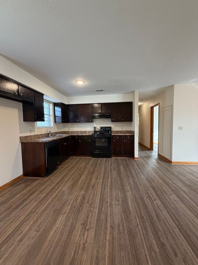 Building Photo - 189 Warden Dr