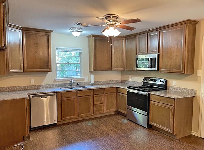 Building Photo - Great 4 Bdrm 2 Bath Home for Lease in Gainesville, Tx