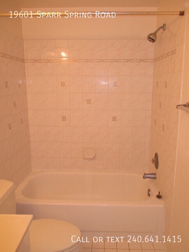 Building Photo - 19601 Sparr Spring Rd