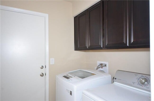 Building Photo - 12105 Harpster Bend