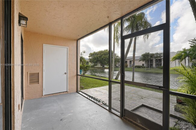 Building Photo - 1160 Washington Cir