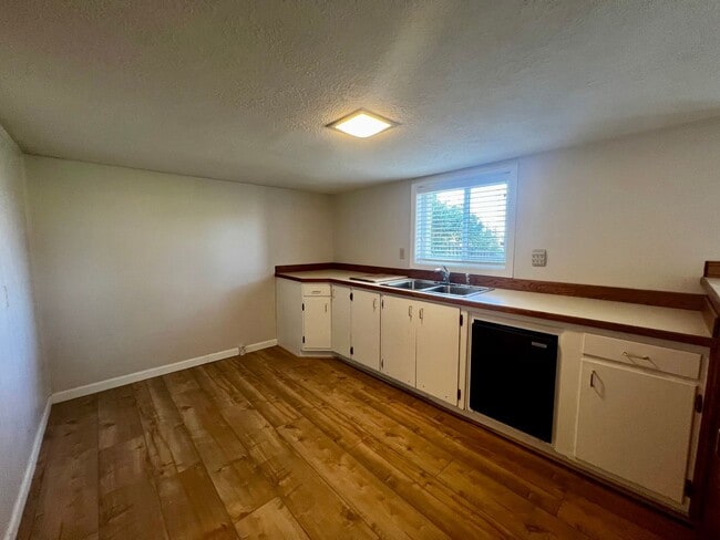 Building Photo - Beautiful North Hill Home Near Vincent Park!