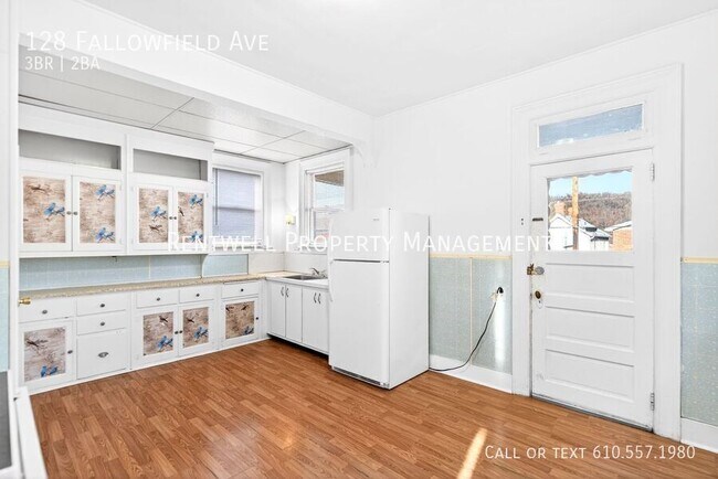 Building Photo - 128 Fallowfield Ave