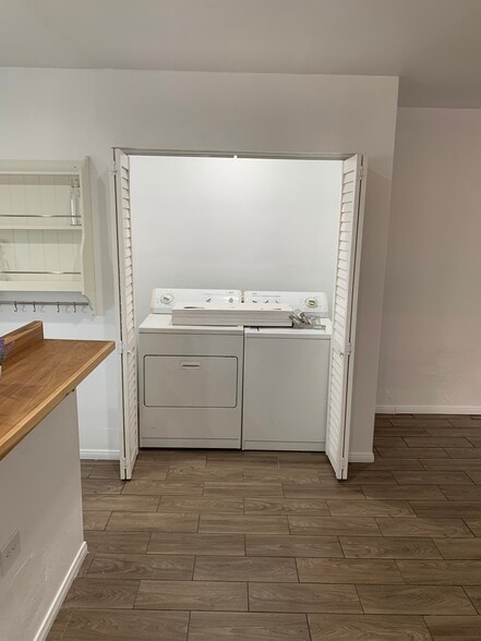 Hideaway washer & dryer closet - 526 Brooks Ave
