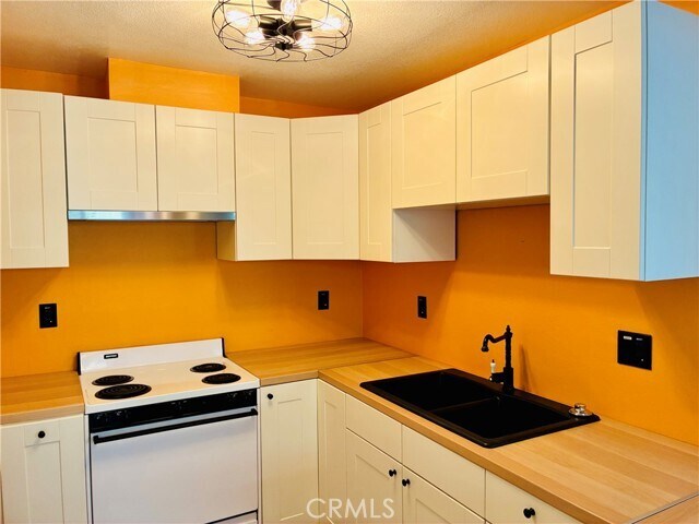 Building Photo - 16701 Bolsa Chica St