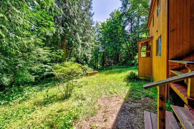 Building Photo - Private 3 Bedroom Home in the Woods