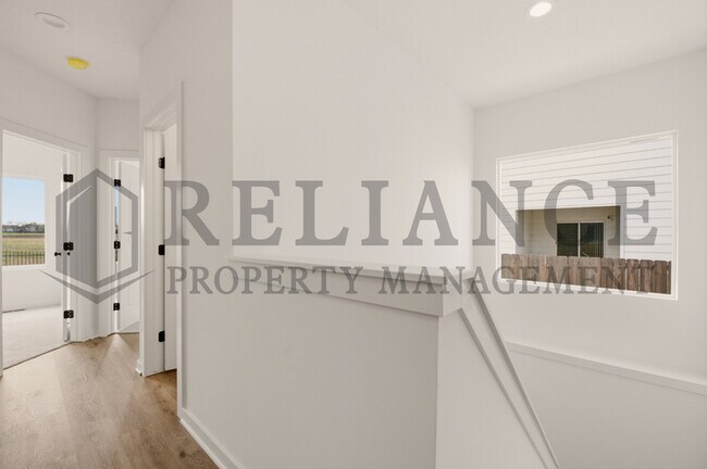 Building Photo - 5263 N Pinecrest Ct