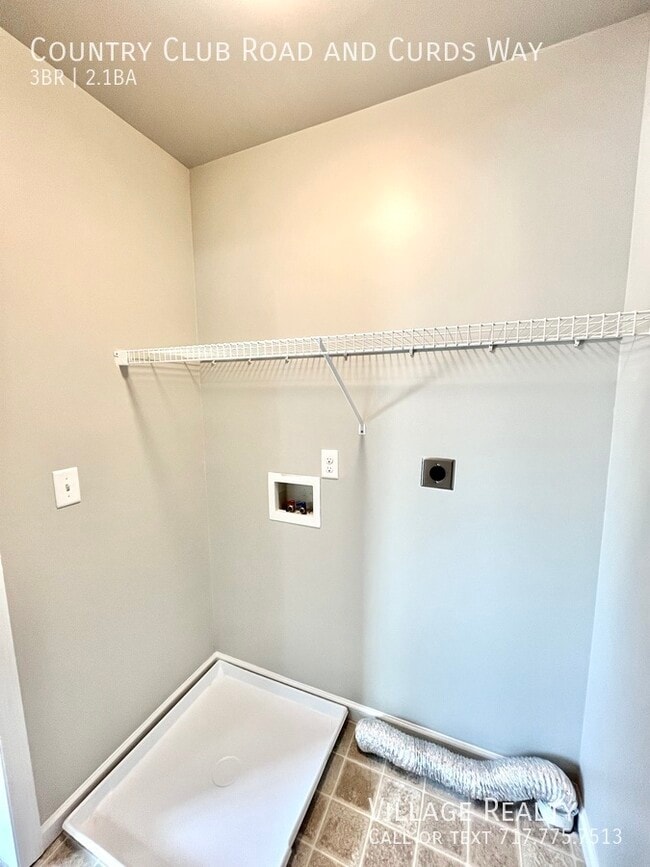 Building Photo - 703 Country Club Rd