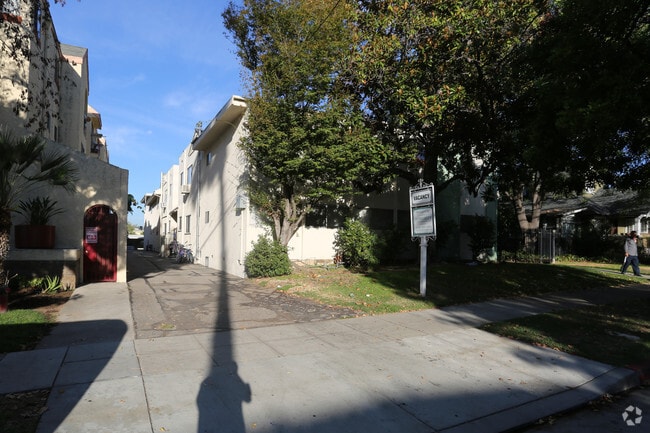 Building Photo - 609 S Adams St