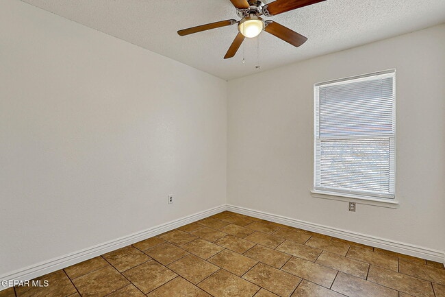 Building Photo - 287 Sunset Hills Dr