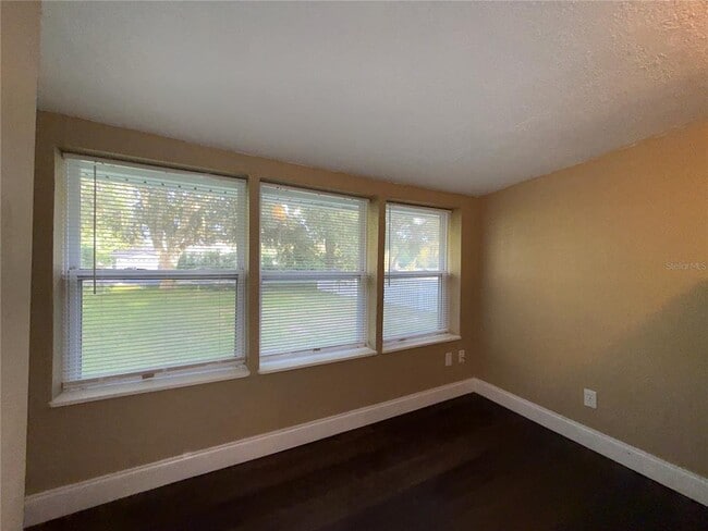 Building Photo - 1640 Salem Dr