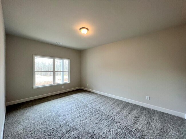 Building Photo - 130 Hawthorn Ln