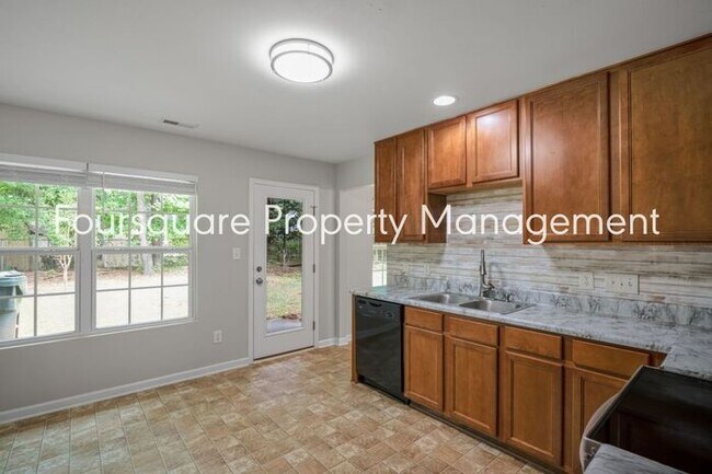 Building Photo - 4-Bed Single Family Home with Open Layout,...