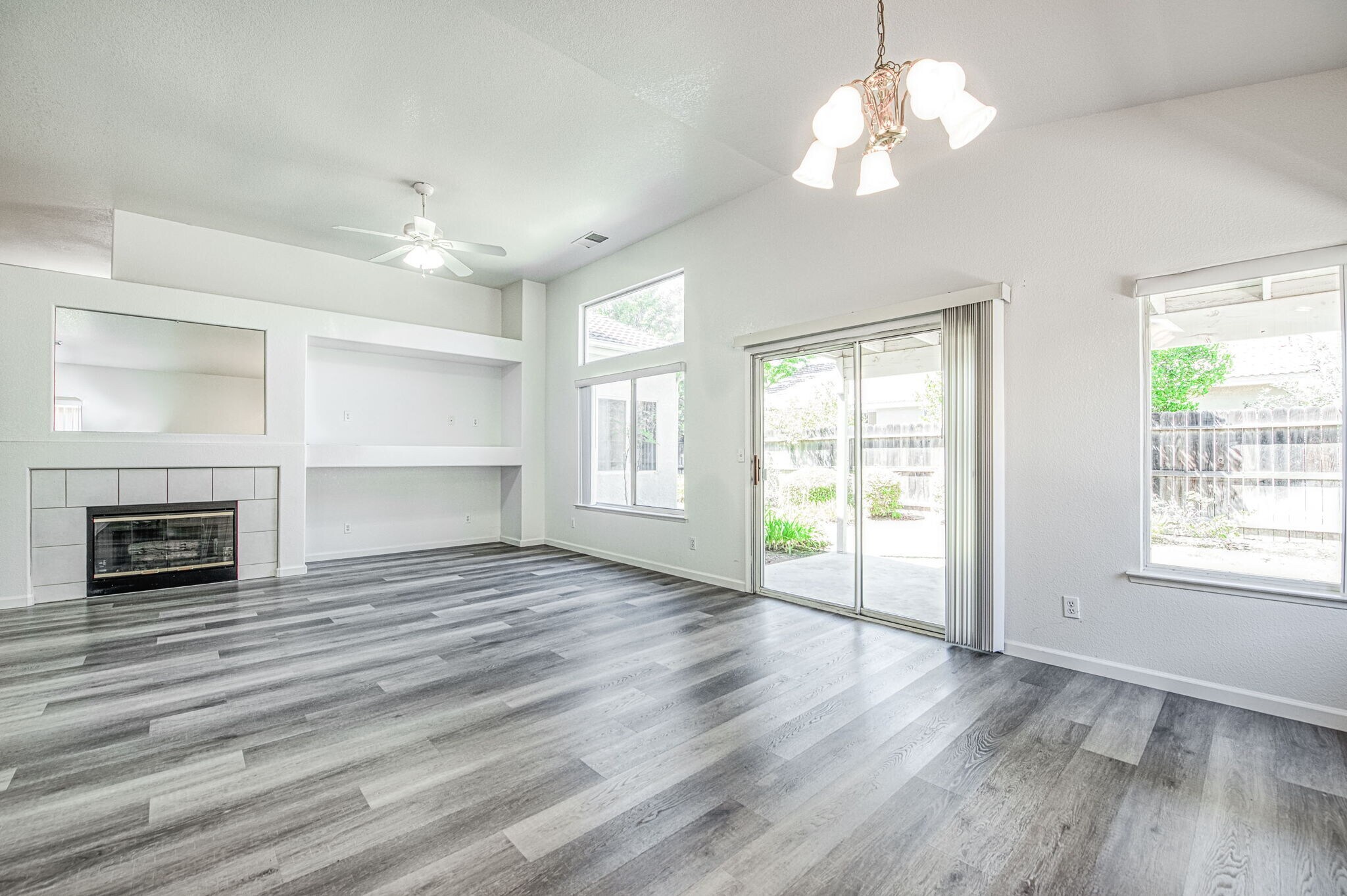 Building Photo - 1708 E Chelsea Dr