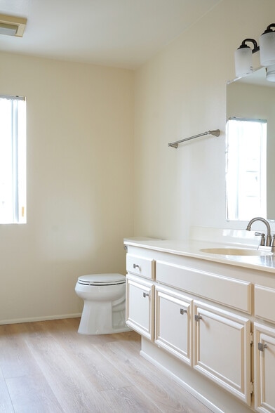 Building Photo - 17161 Alva Rd