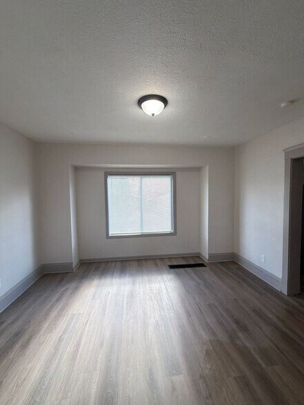 Building Photo - 1927 Merl Ave