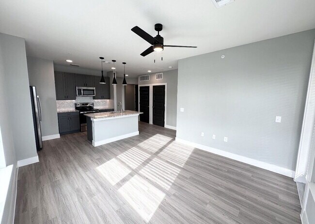 Building Photo - 5005 E Parmer Ln