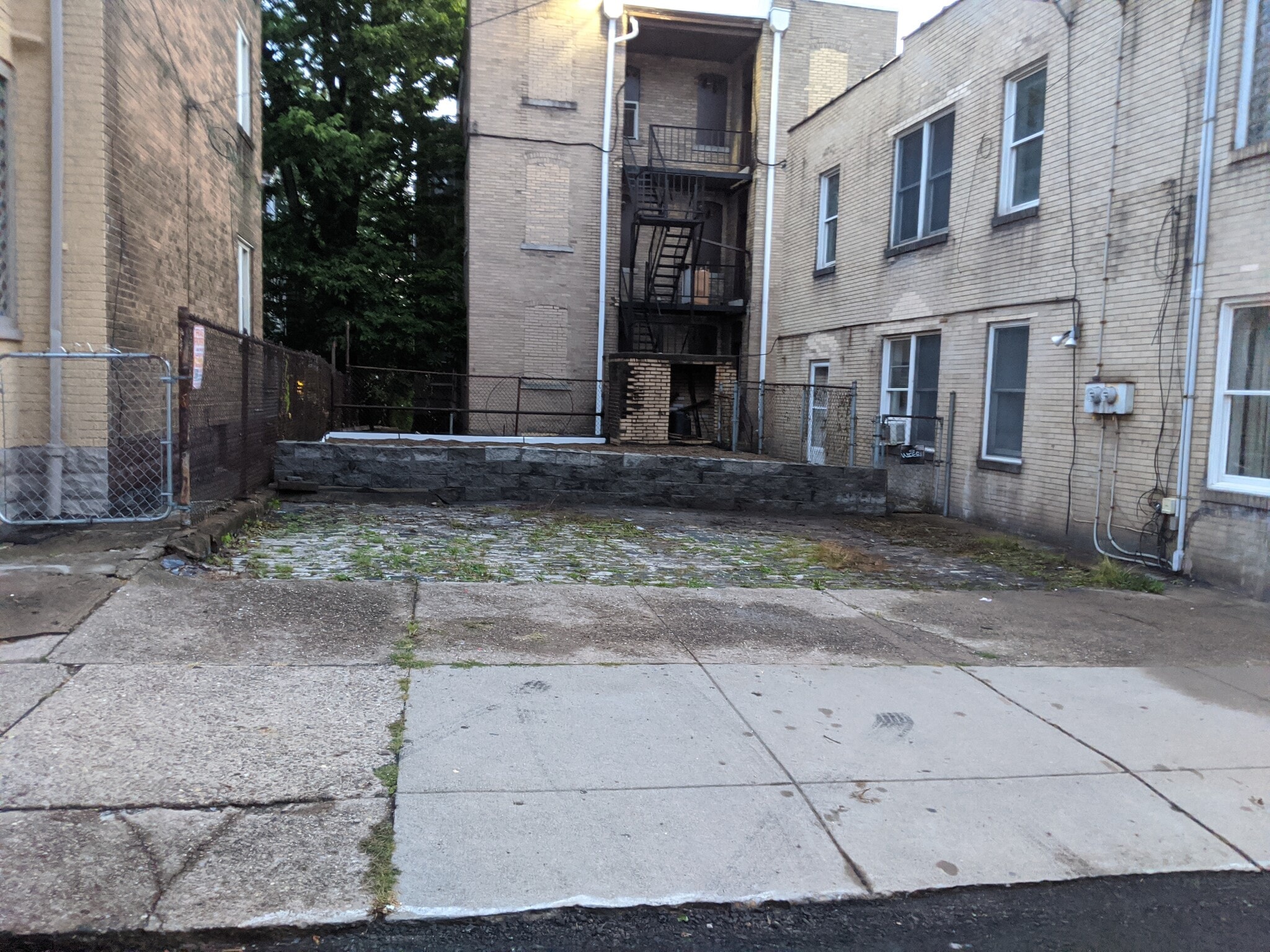 3 car off-street parking (cost extra) - 310 Semple St