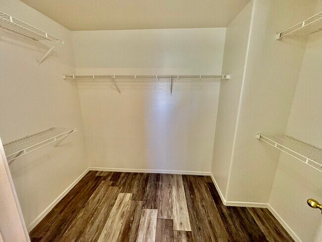 Building Photo - 3018 W Sands Dr
