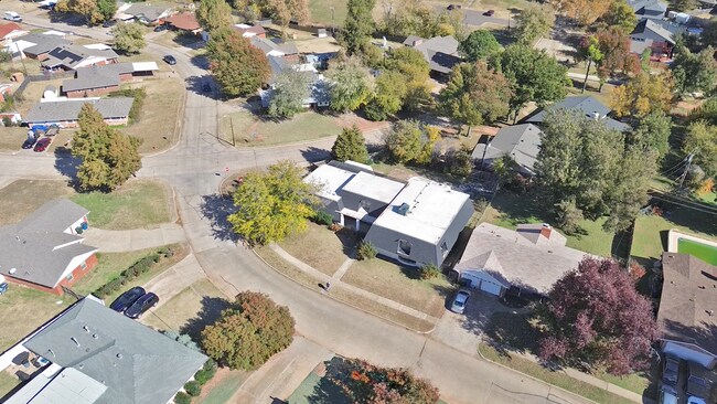 Building Photo - Opportunity Knocking with this HUGE home a...