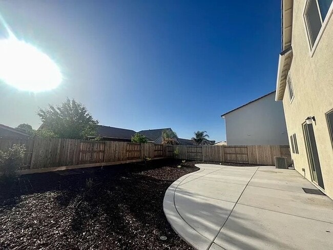 Building Photo - Spacious 4 Bedroom Home in West Roseville ...