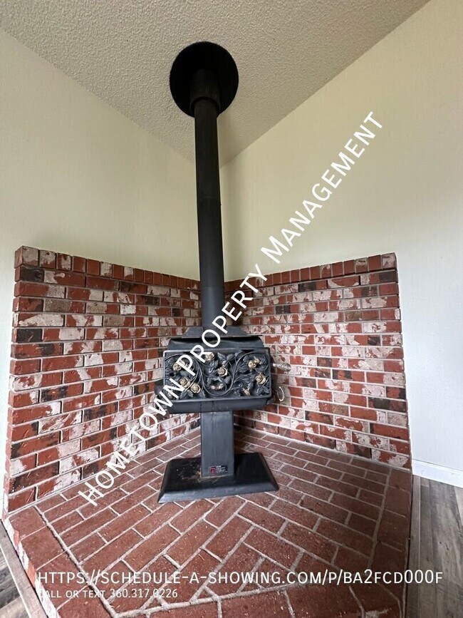 Building Photo - 2 Bedroom 2 Bath Duplex with Garage in Lac...
