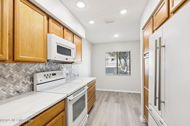 Building Photo - 144 La Pasada Cir W