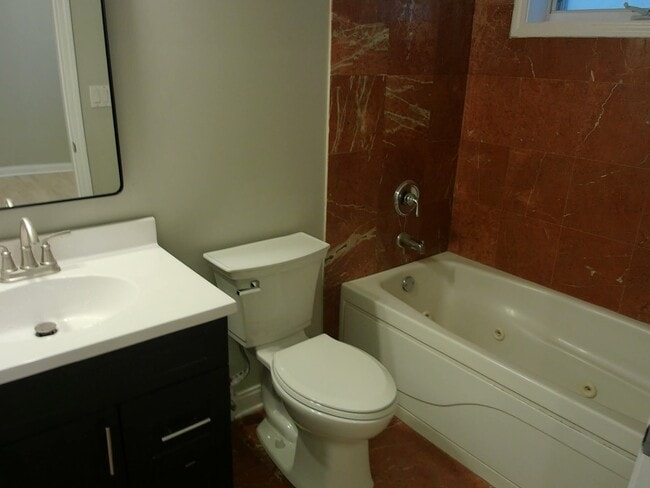 Building Photo - 6113 S Kimbark Ave