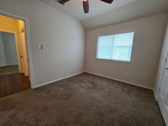 Building Photo - Heritage Craftsman Rental!