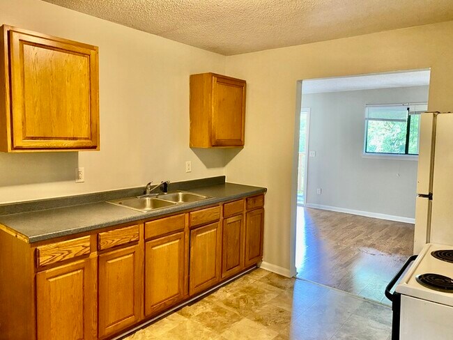 Building Photo - Red Bank 1Bed/1Bath Apartment