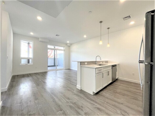 Primary Photo - 302 Broadway