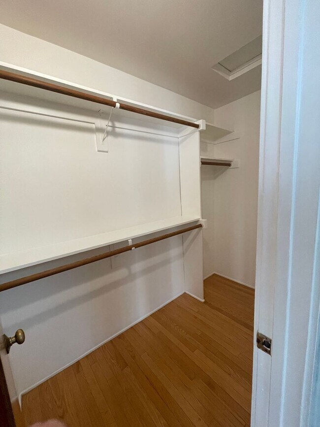 Building Photo - 1976 Hillhurst Ave