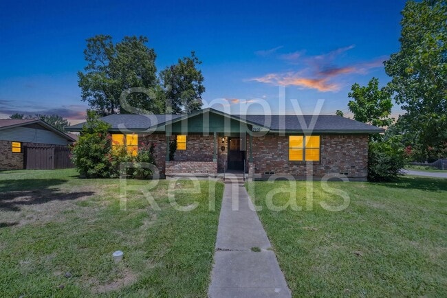 Building Photo - 3500 Nashville Ave