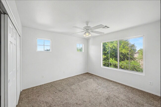 Building Photo - 542 E Bartlett Way