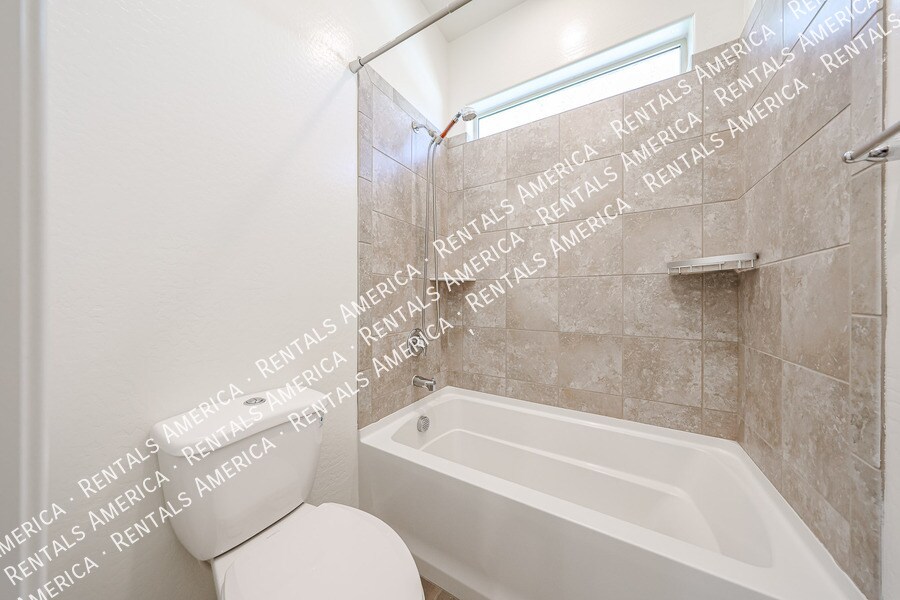 Building Photo - 3865 E Dogwood Pl