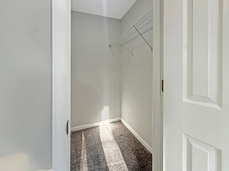 Room 2 - 1344 Barnaby Ter SE