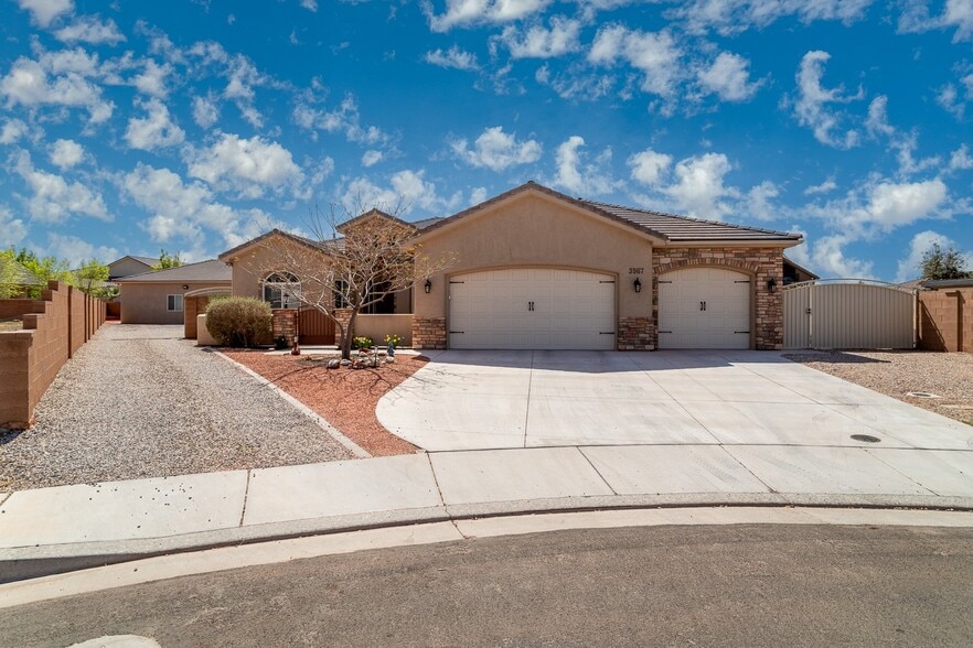 Building Photo - 3967 2530 S Cir