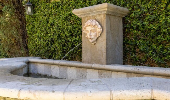 Building Photo - SPECTACULAR GATED HOME IN CATANIA COMMUNIT...