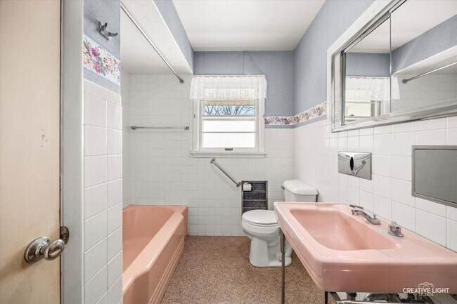 Building Photo - 39W258 Seavey Rd