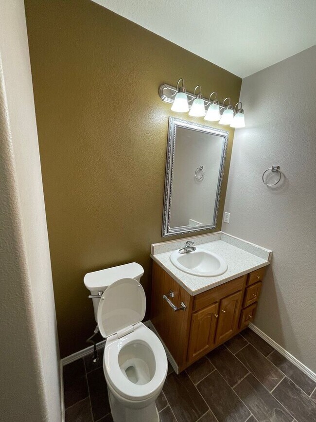 Building Photo - 3 Bedroom, 2.5 Bath Single Family Home