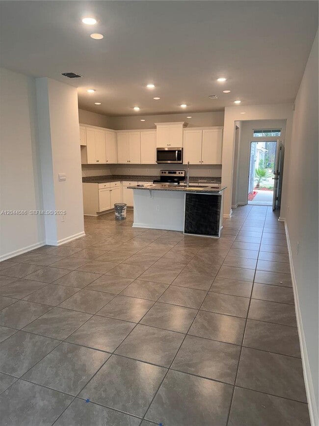 Building Photo - 25 Redbud Rd