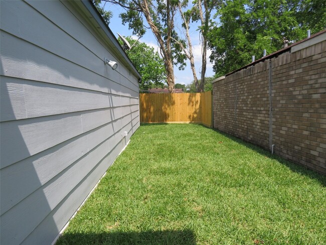 Building Photo - 11619 Bowlan Ln