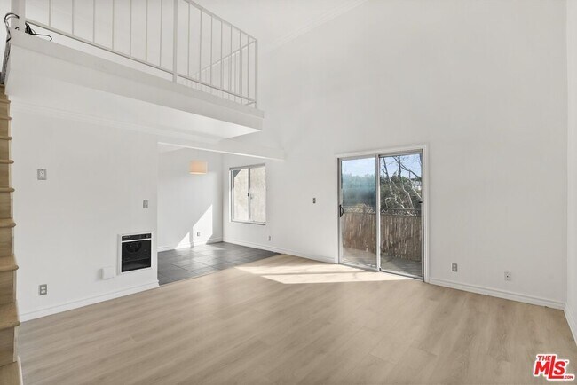 Building Photo - 1125 Pico Blvd