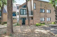 Building Photo - 2304 Balsam Dr