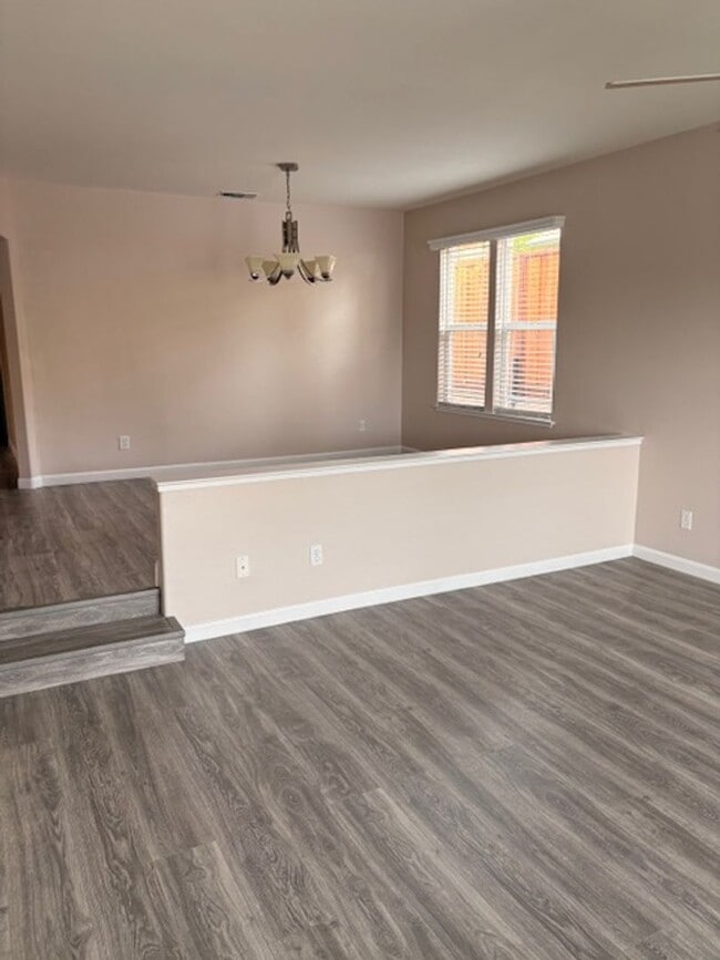 Building Photo - San Leandro Remodeled 3 bed, 2 bath Cul-de-Sac, Dogs OK,