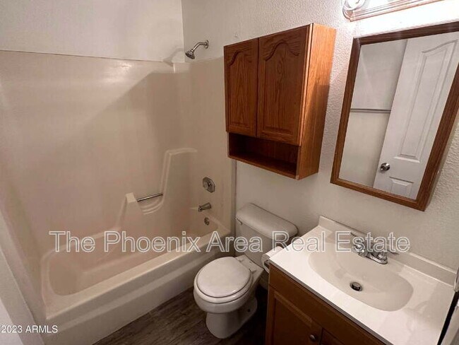 Building Photo - 303 W Mesquite St