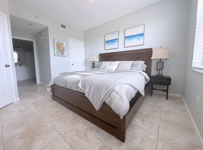 Building Photo - 2080 Greenview Shores Blvd