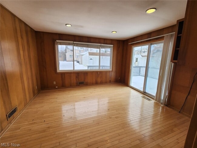Building Photo - 2413 Elmdale Rd
